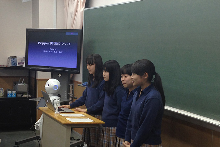 Pepperのアプリ開発を授業に取り入れている