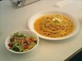 フレッシュトマトとモッツァレラチーズのパスタ