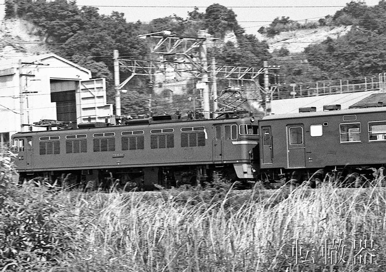 旅客車を連結した荷物列車 - 転轍器