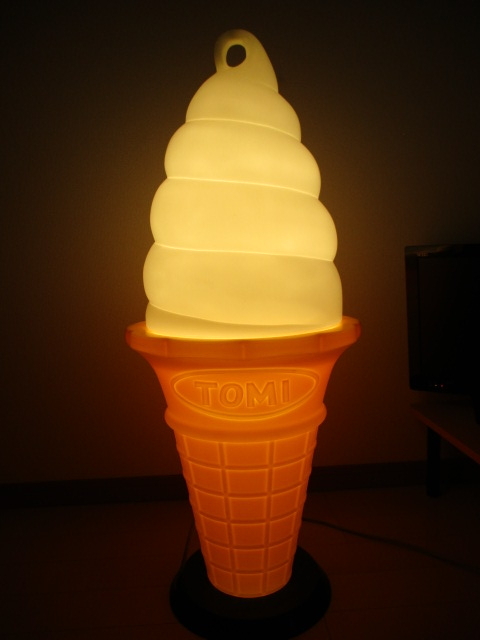 ソフトクリーム　看板　TOMIあんどん TOMI スジャータ ソフトクリーム あんどん
