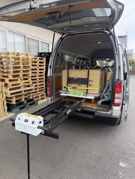 collaborative-robot-loading-lift.jpg