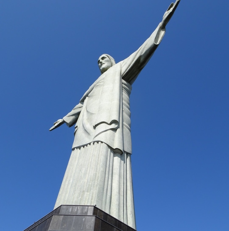 原因は落雷 キリスト像の右手指が欠けているのを発見しよう ブラジル旅行記 リオデジャネイロ編 アルの備忘録