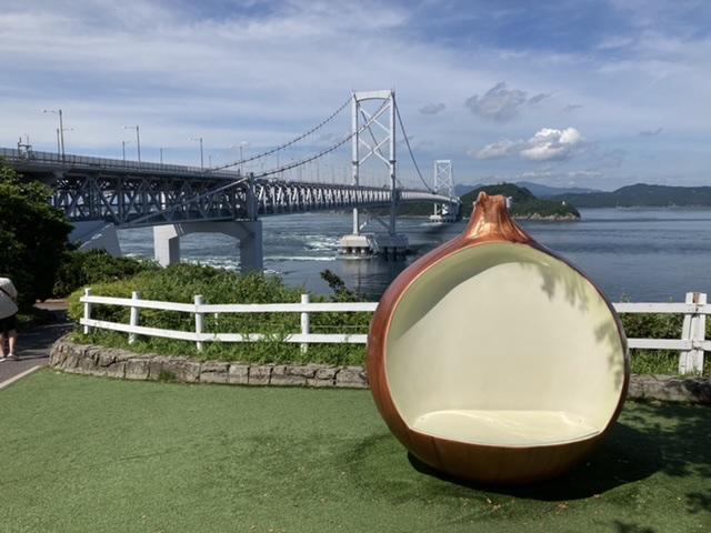 大鳴門橋と玉ねぎのベンチ