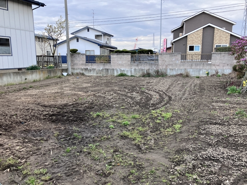  重機で固まった畑の様子