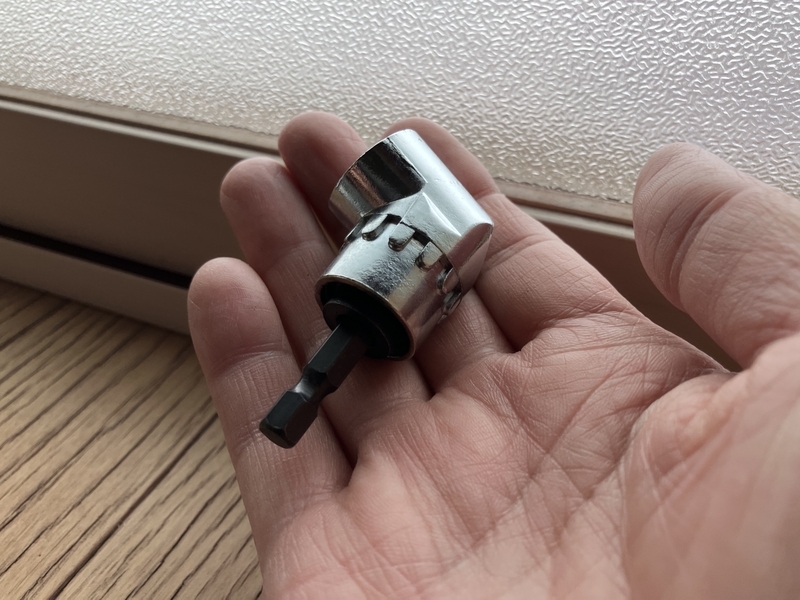 工具箱から出てきたL型アダプター