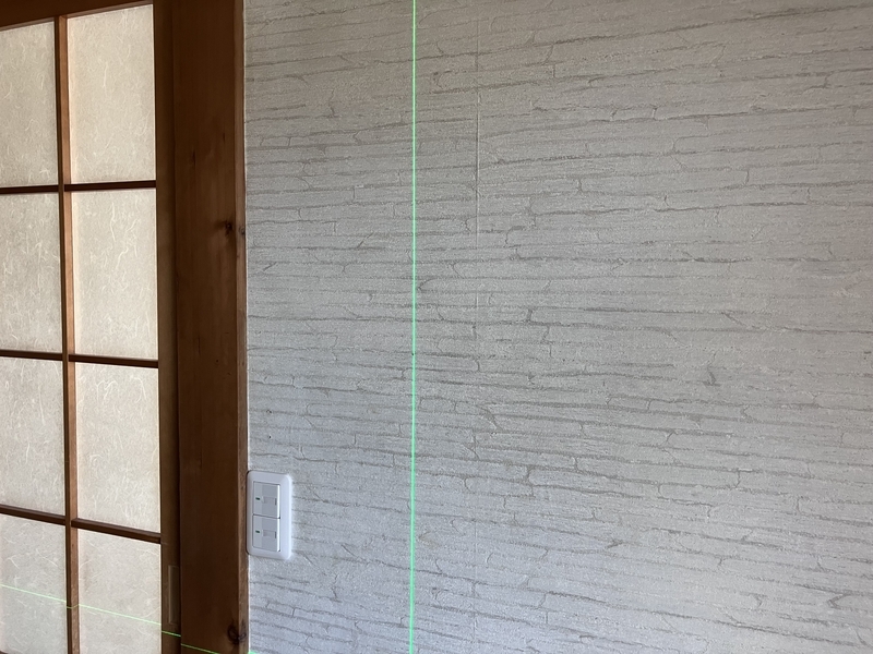 レーザーを壁面に照射