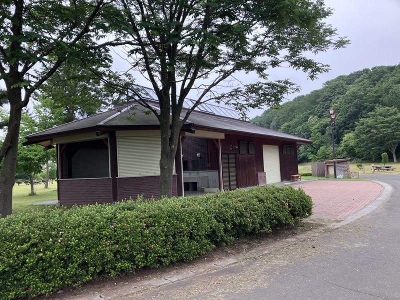 非常に立派なサニタリー棟の外観