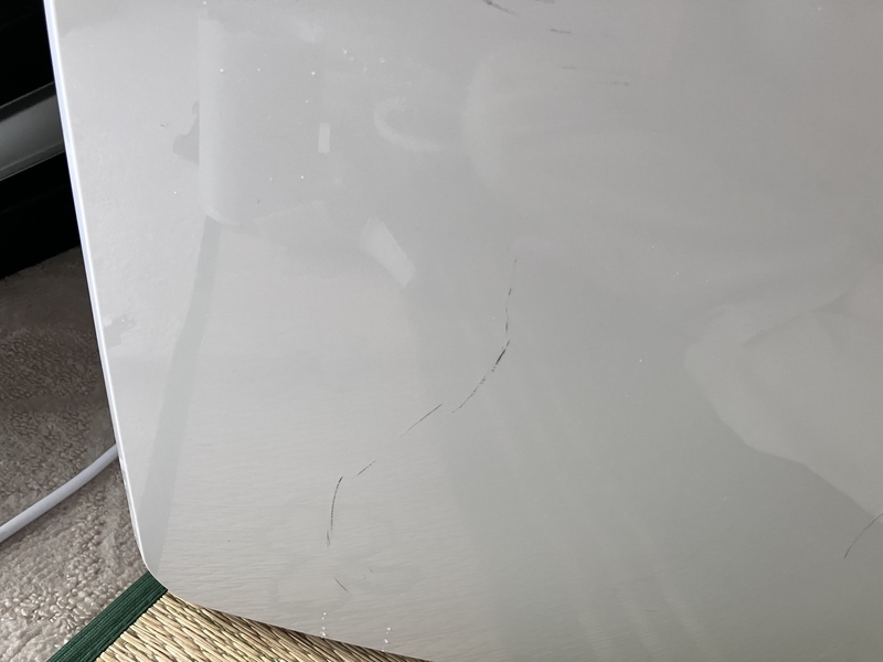 本体に見つかった小傷や黒ずみ