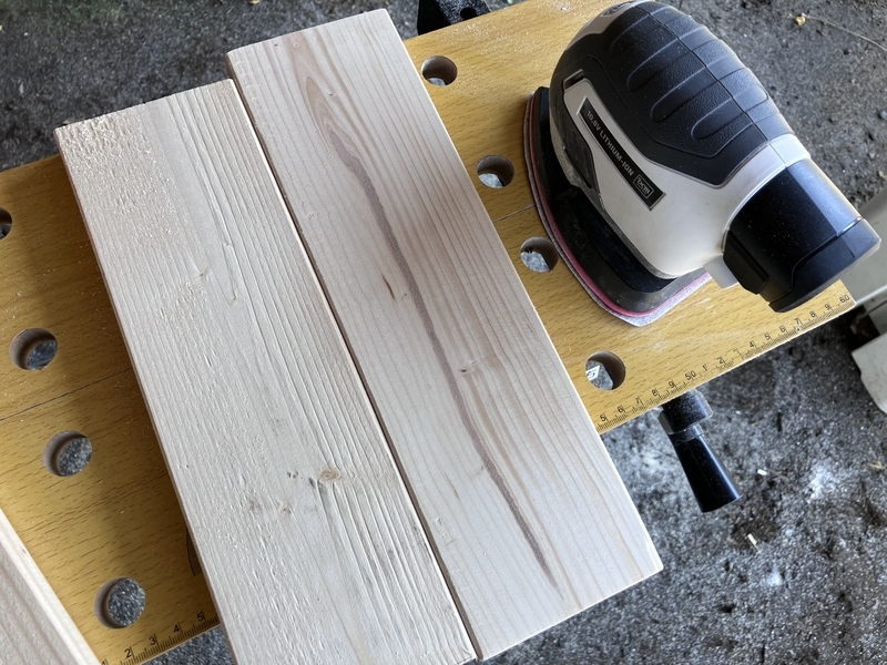 サンダーでのヤスリ掛け作業