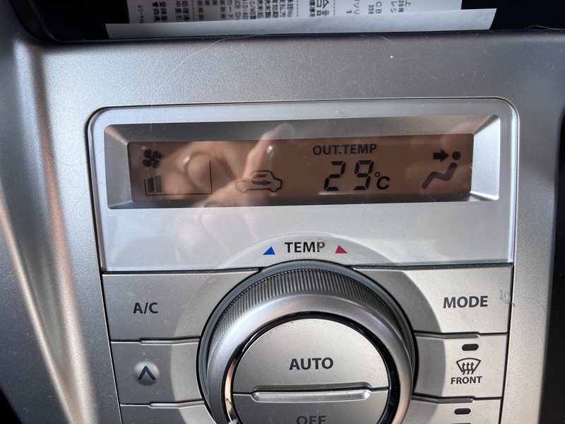 外気温29℃を示す温度計