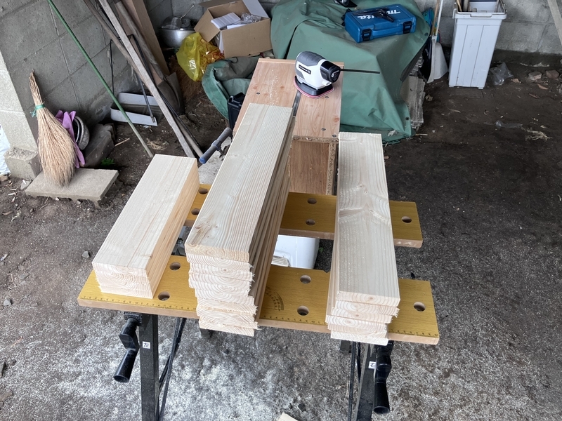 切り出し完了した1x4材