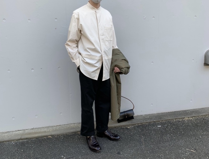 丈はレギュラーフィットと比べると長め