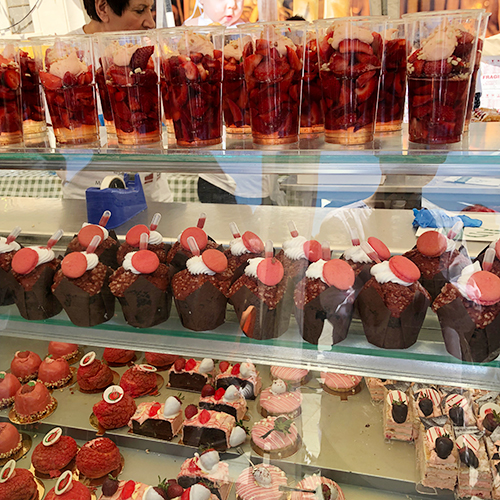 マルタの大手チェーンの売店　イチゴづくし！