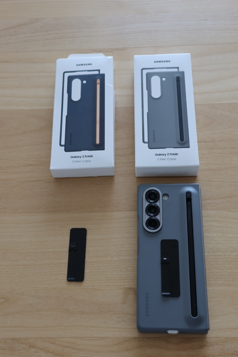 Galaxy 折りたたみスマホSペン収納純正ケースに超薄型スマホスタンドを