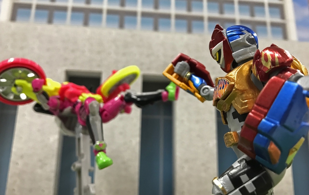 武器追加　コンバージ　仮面ライダー響鬼 4体セット　可動 武器追加 コンバージ 仮面ライダー響鬼 4体セット 可動 - メルカリ