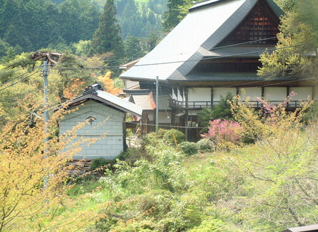 兜造りの民家〜檜原村数馬