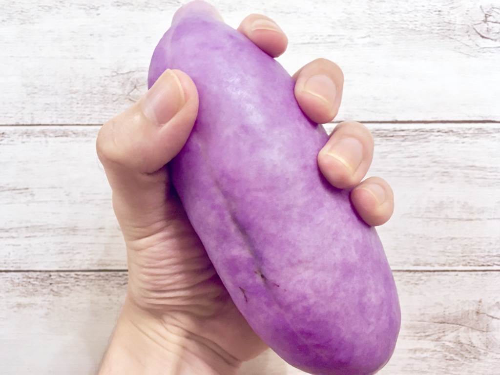 お初にお目にかかります】スーパーで「あけび」が売っていたので食べて