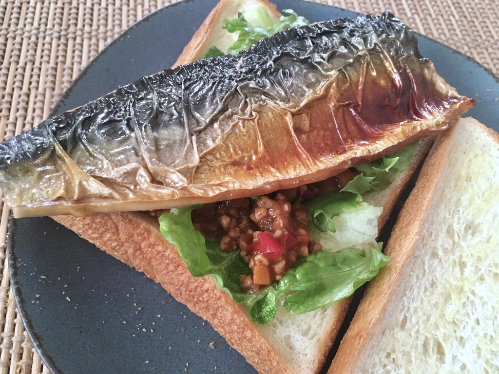 セブンに売ってるものだけで サバサンド を作ってみたぞい エモエモ探検隊
