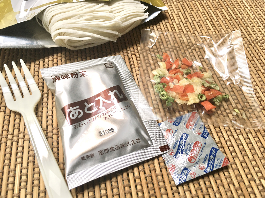 食器不要】お湯だけあればOKな尾西食品の非常食「米粉でつくったカレー