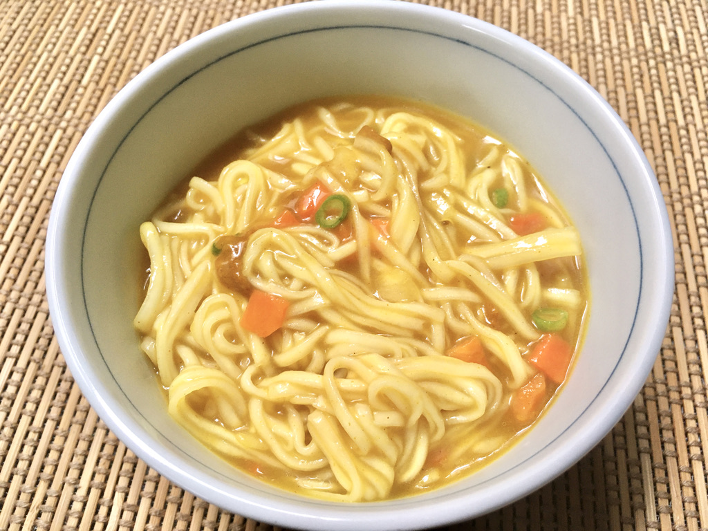 食器不要】お湯だけあればOKな尾西食品の非常食「米粉でつくったカレー