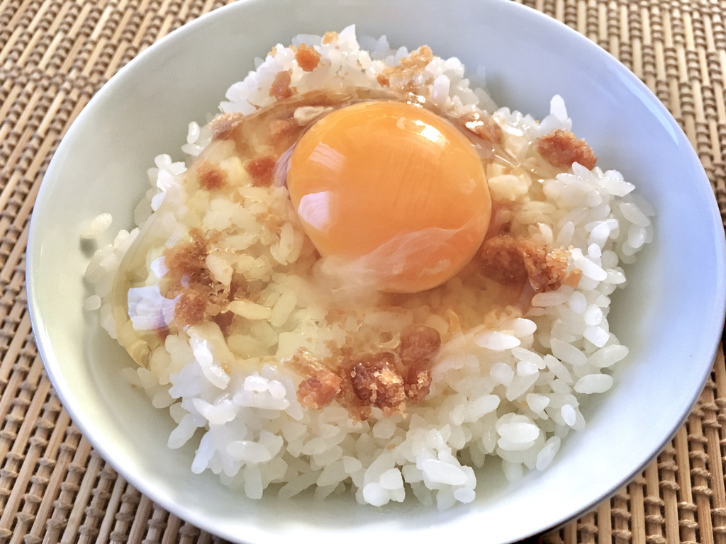 卵かけご飯に「やまやドライ明太子」をかけてみた
