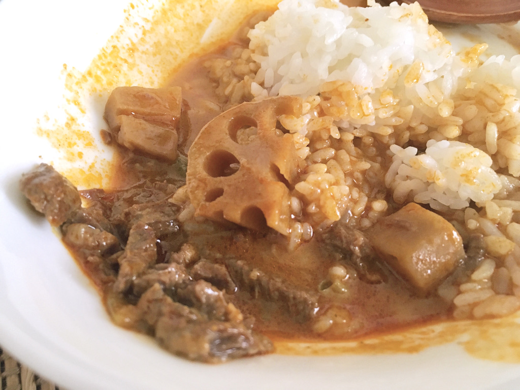 「素材を生かしたカレー レッド」の具材