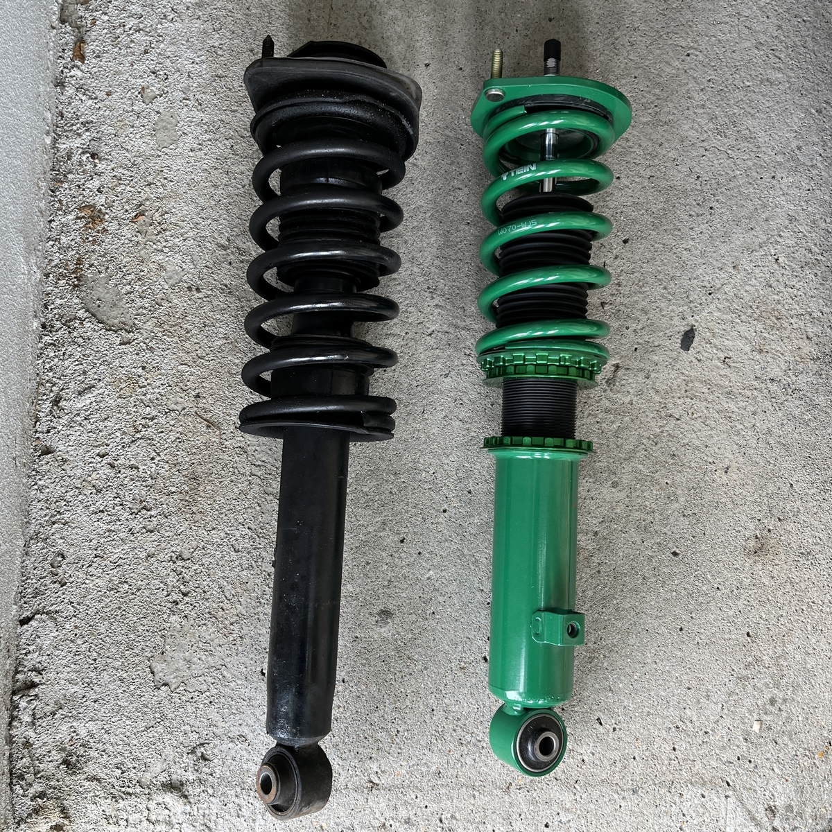 TEIN STREET ADVANCE ショックアブソーバー　NAロードスター用 TEIN STREET ADVANCE ショックアブソーバー NAロードスター用 TEIN