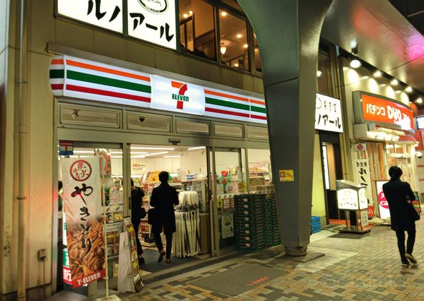 セブンイレブンで使えるクレジットカードと その支払い方法のまとめ セブンイレブンでの買い物でカード払いを利用したい方に クレジットカードの読みもの