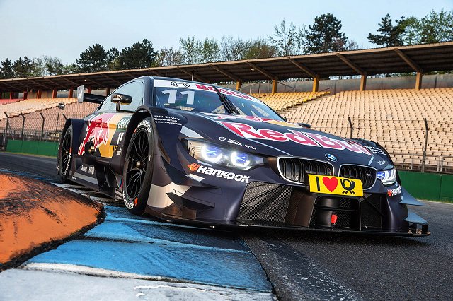 洋書◆DTM ドイツツーリングカー選手権写真集 2017 本 BMW ベンツ アルファ」「 BMW」「 メルセデス」が三つ巴のガチバトル！ 日本