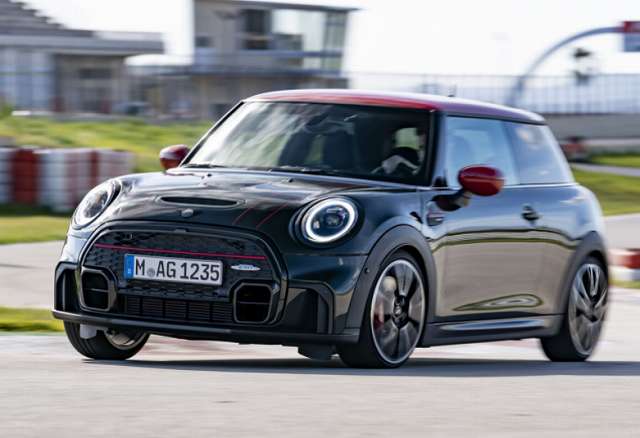 Iphone13 壁紙 おしゃれ Iphoneホーム画面の整理術8選 おしゃれと実用性を考えたアイコン配置 Stg Origin Aegpresents Com