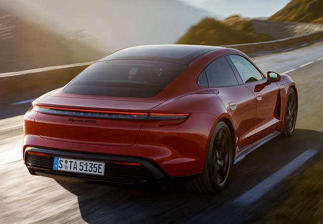 ポルシェ新型タイカン】航続距離500km超!「タイカンGTS」2021年11月17