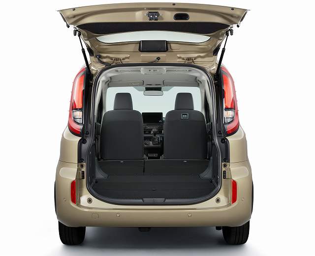 トヨタ新型シエンタ JUNO】「2人乗り&電動パーキングブレーキ設定