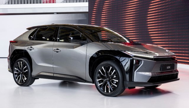 トヨタ新型bZ4X】マイナーチェンジ「航続距離746km！新EV