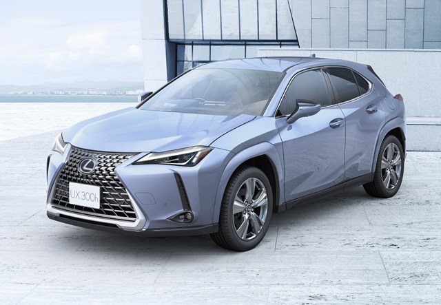 新型UX300h Shining Essence】2026年9月1日「version C廃止！輝き＆上
