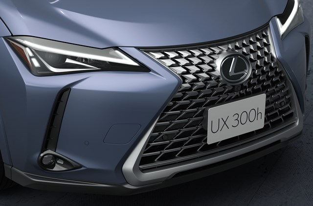 新型UX300h Shining Essence】2026年9月1日「version C廃止！輝き＆上