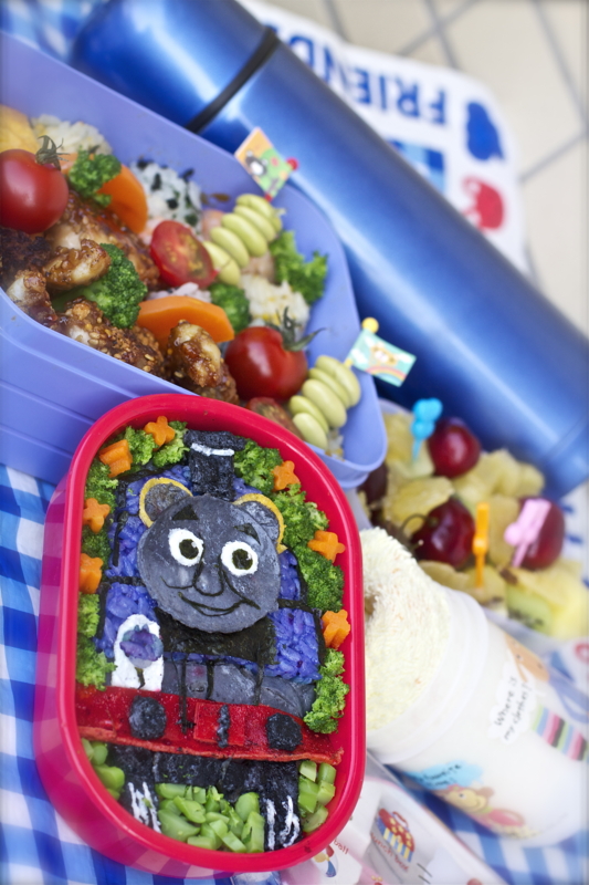 No28 機関車トーマス イタリアンシェフの簡単キャラ弁