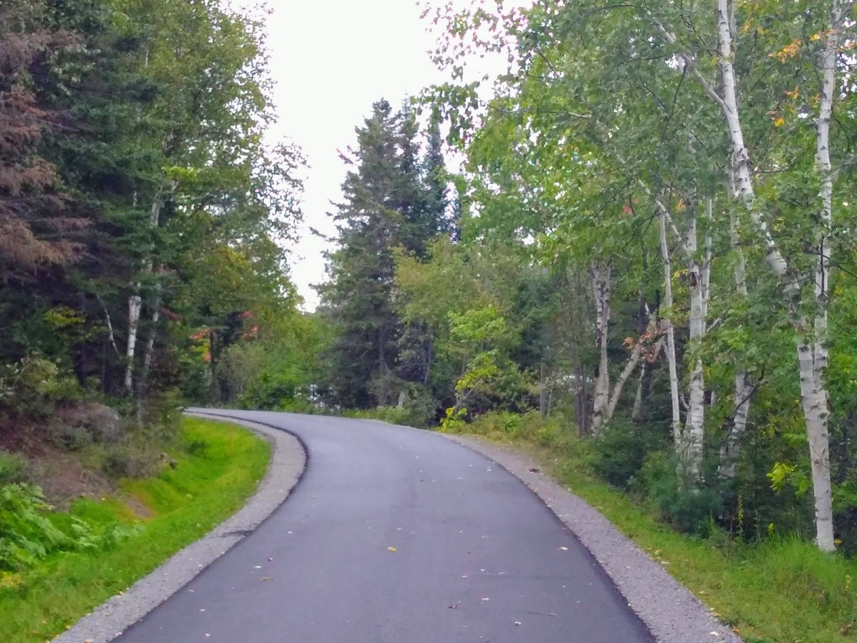 Québec P'tit Train du Nord (Vert route 2 ) 自転車道 で舗装されたばかりの区画