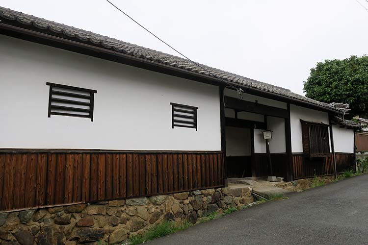 高取城 田塩家長屋門