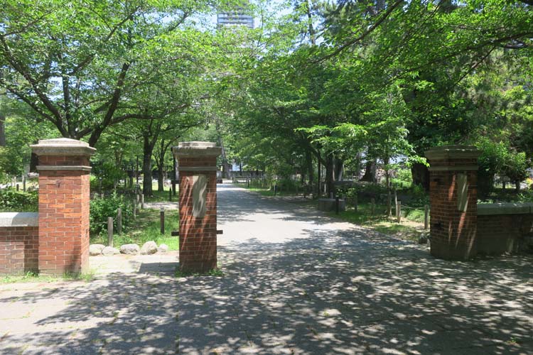 旧第十二師団司令部正門跡