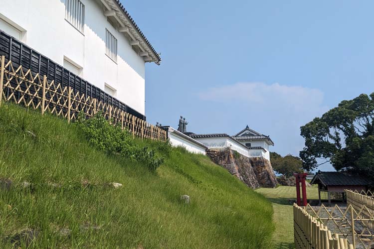 富岡城 二の丸下帯曲輪