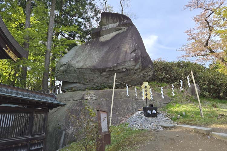 烏帽子岩
