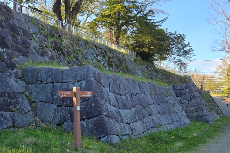 盛岡城　はばき石垣