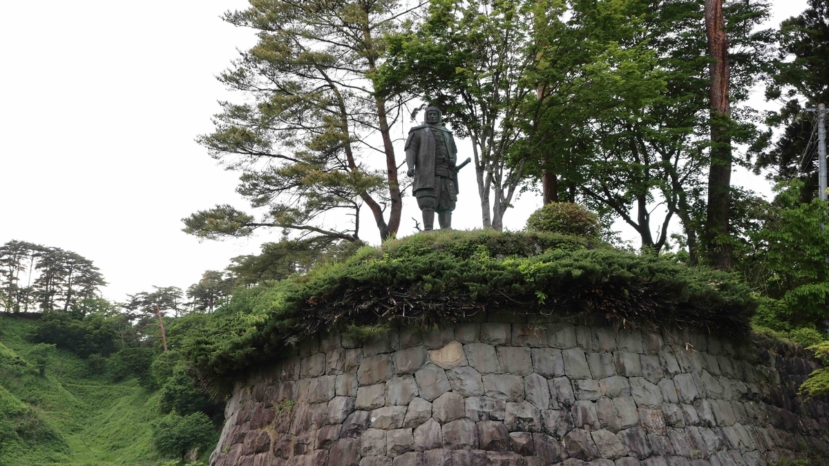 上杉謙信公銅像