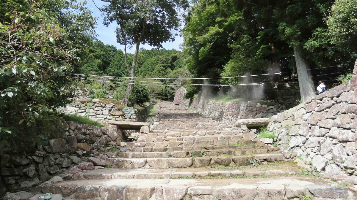 現在の安土城跡 大手道