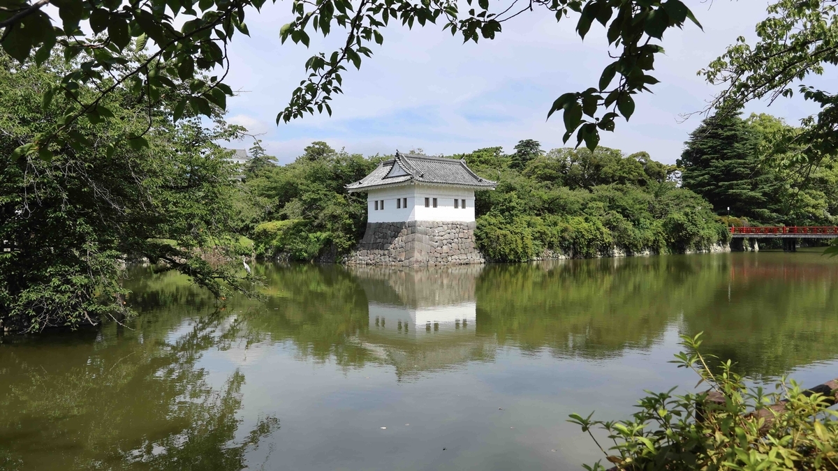 小田原城二の丸の隅櫓と水堀