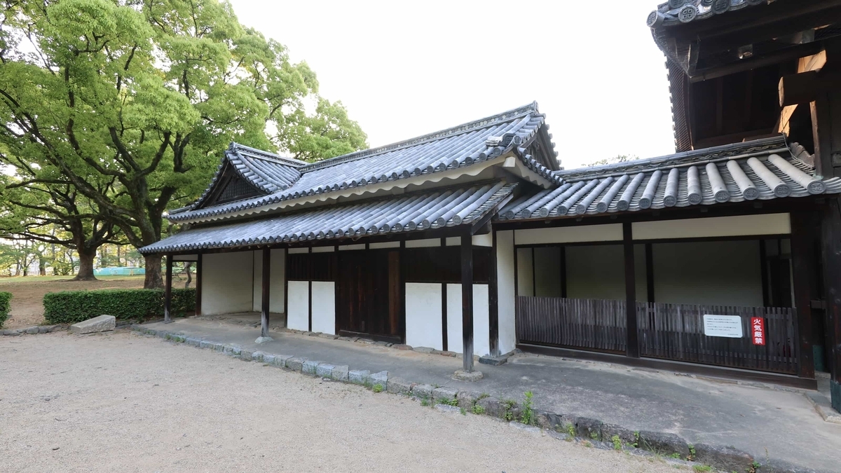 御殿へ出入りする人を確認した番所
