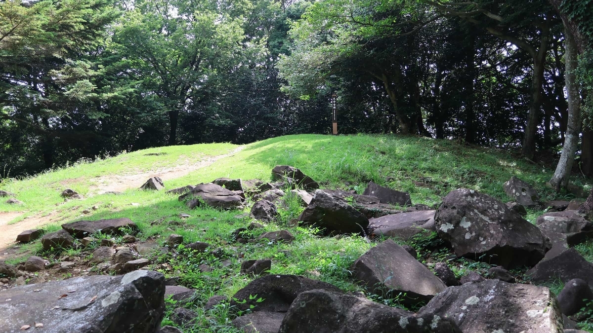 石垣山城の本丸に残る天守台