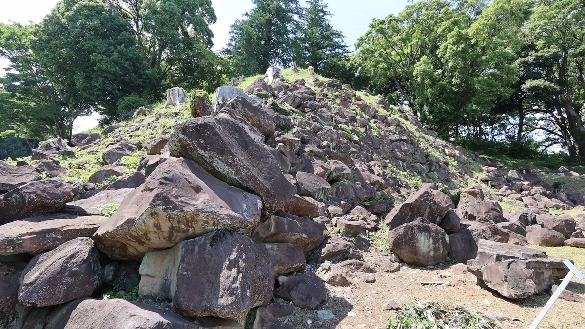 石垣山城の南曲輪に残る石垣