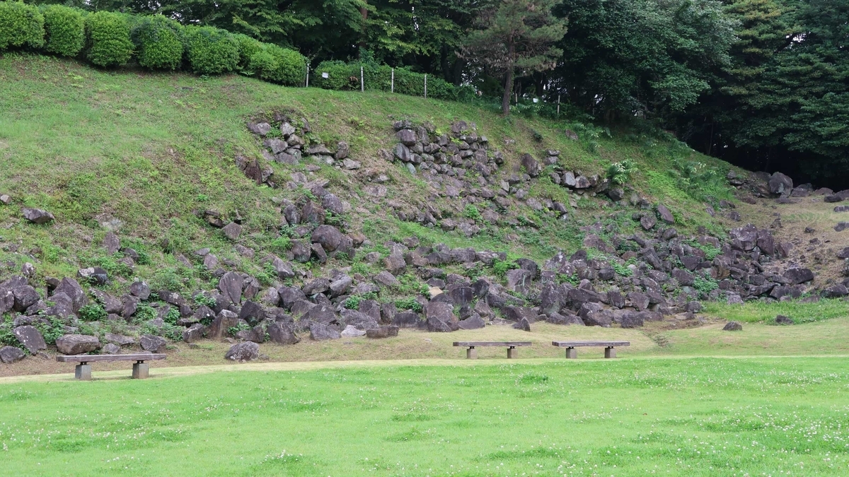 石垣山城の野面積みの石垣