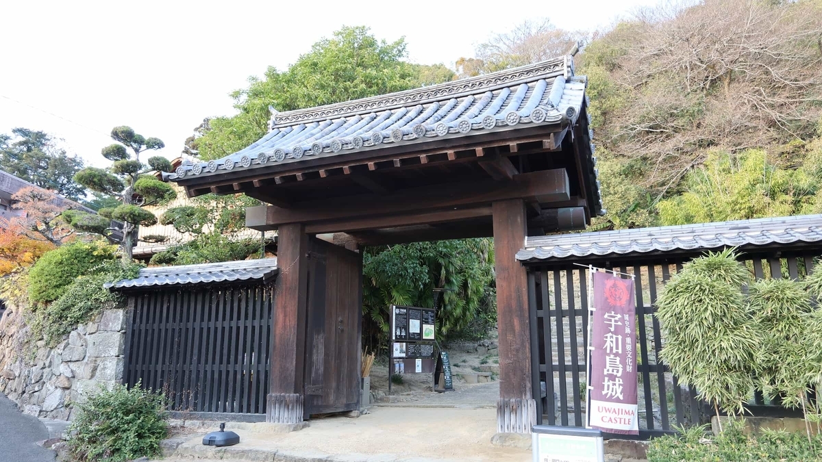 薬医門形式で造られた宇和島城上り立ち門